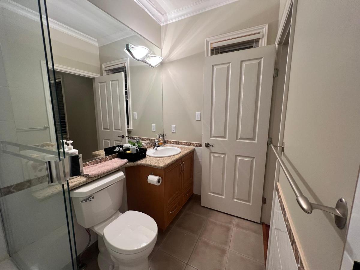 Lucky Room, A Comfortable Bedroom With Private Bathroom Close To Yvr Ричмънд Екстериор снимка