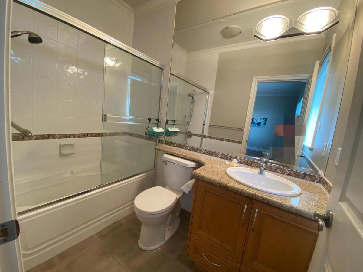 Lucky Room, A Comfortable Bedroom With Private Bathroom Close To Yvr Ричмънд Екстериор снимка