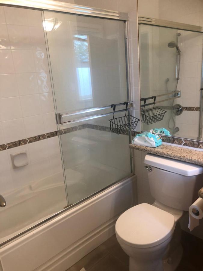 Lucky Room, A Comfortable Bedroom With Private Bathroom Close To Yvr Ричмънд Екстериор снимка